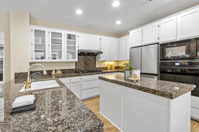 7040 Whitewater Street, Carlsbad CA: https://media.crmls.org/mediaz/4e5be7af-e1b7-4ac2-9c72-0e57525cae4c.jpg