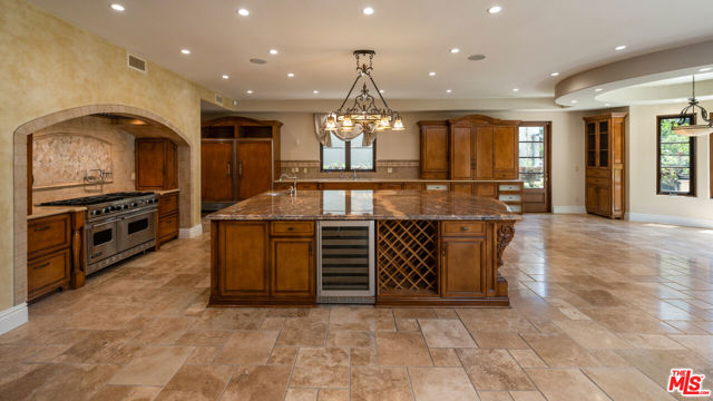 265 N Kenter Avenue, Los Angeles CA: https://media.crmls.org/mediaz/4e5cf96b-36bb-4aa2-9d59-890dc19a72de.jpg