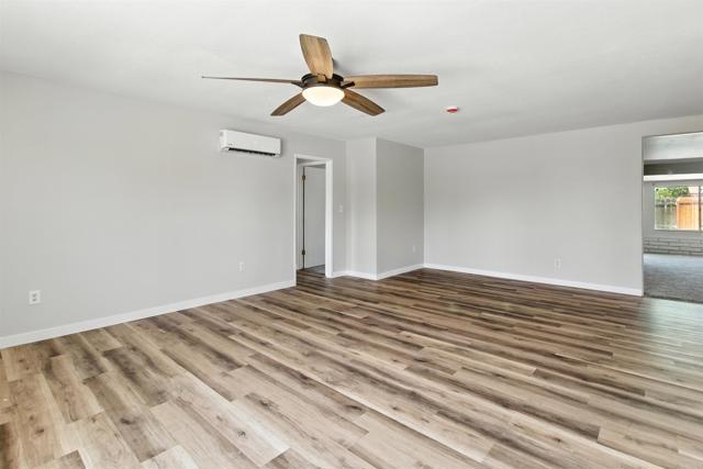 Detail Gallery Image 7 of 17 For 9352 Carlton Hill Blvd, Santee,  CA 92071 - 3 Beds | 2 Baths