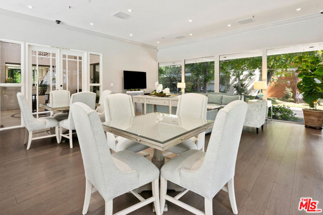 2131 Century Park Lane, Los Angeles CA: https://media.crmls.org/mediaz/4e5deb0e-cc41-45d9-9bd3-7ea8f6066bf2.jpg