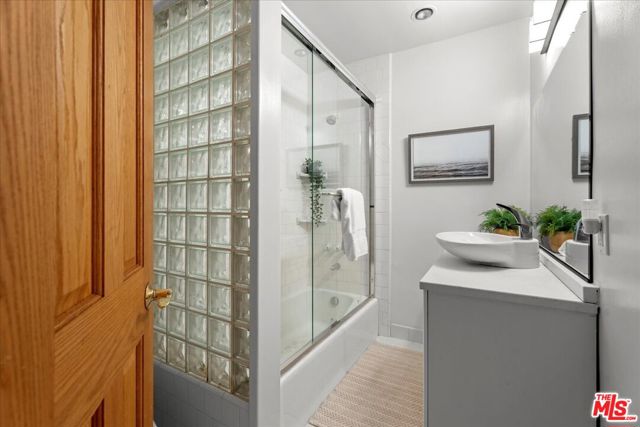 1620 18th Street, Manhattan Beach CA: https://media.crmls.org/mediaz/4e5def14-8237-4287-b895-f76b92101bb3.jpg