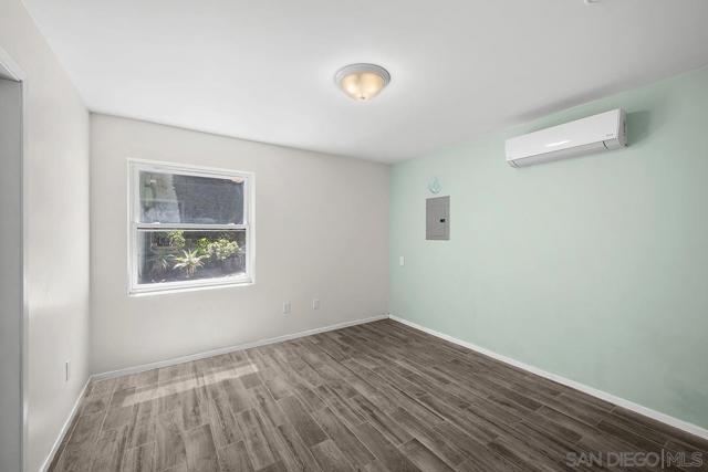 1821 25 Cypress Ave, San Diego CA: https://media.crmls.org/mediaz/4e5e12e2-faf6-4010-82a7-f00d1b809e24.jpg