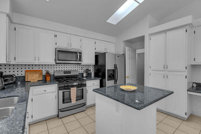 Image 11 of 33 For 45360 Desert Fox Drive