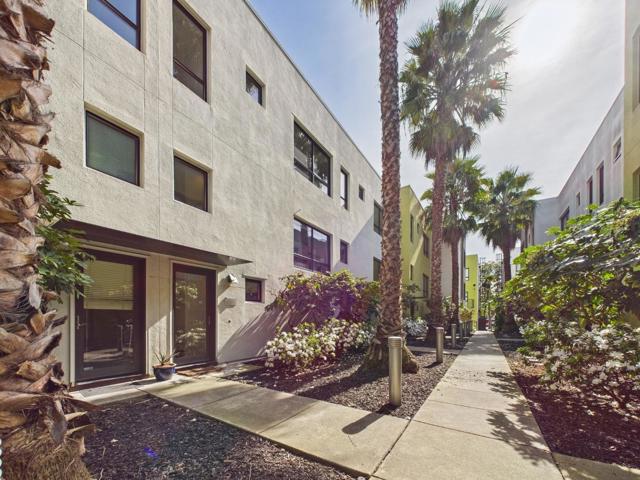 904 Zephyr Drive, Oakland CA: https://media.crmls.org/mediaz/4e5e7dee-6356-46bb-a5a7-fcbb36a031c5.jpg