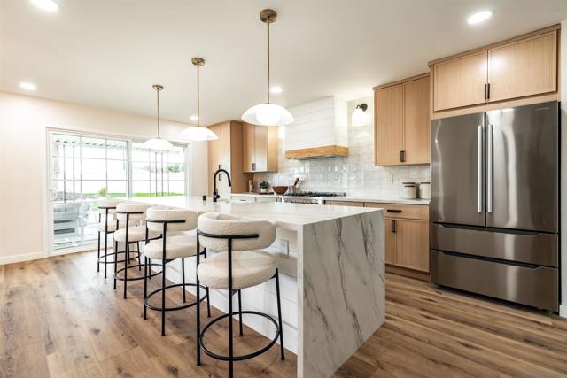 3624 Governor Dr, San Diego CA: https://media.crmls.org/mediaz/4e5e8d36-6b4f-4bc7-913c-b3646dfc84a5.jpg