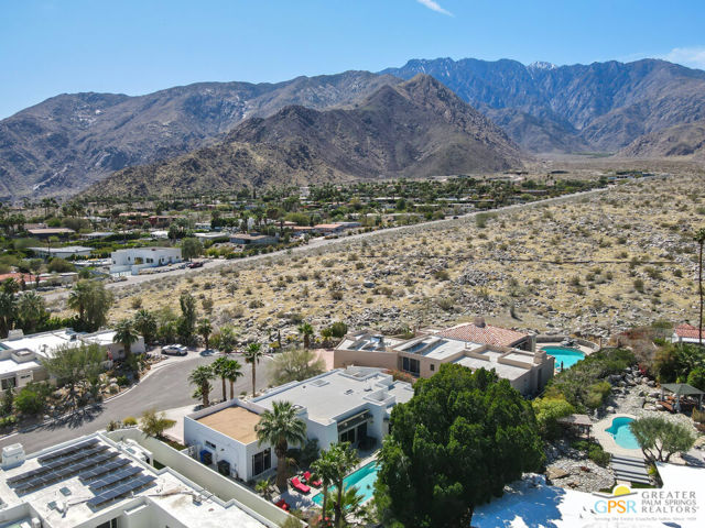 770 N Girasol Court, Palm Springs CA: https://media.crmls.org/mediaz/4e5ed072-df1a-4aa3-a5b6-d0b7a44d33ea.jpg