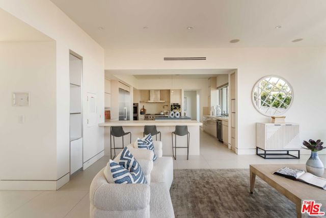 770 Paseo Miramar, Pacific Palisades CA: https://media.crmls.org/mediaz/4e5ee44e-4b57-41eb-98c5-e5f591448b3d.jpg