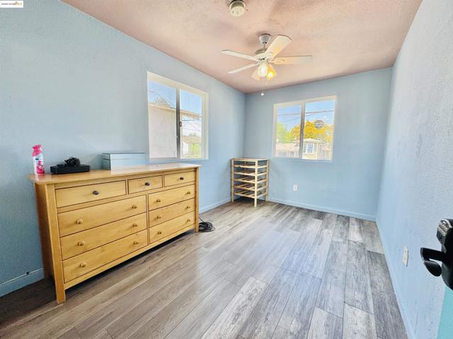 1344 64Th Ave, Oakland CA: https://media.crmls.org/mediaz/4e5efba1-0840-4ad4-a567-a7acf1baa6b5.jpg