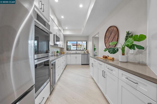 3535 Terra Granada Dr, Walnut Creek CA: https://media.crmls.org/mediaz/4e5f9f94-1358-4e29-bb6b-ba1d3b29039c.jpg