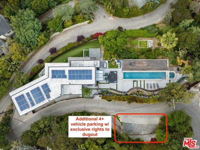 5751 Valley Oak Drive, Los Angeles CA: https://media.crmls.org/mediaz/4e5fa657-8fb3-4523-af9c-20684641e058.jpg