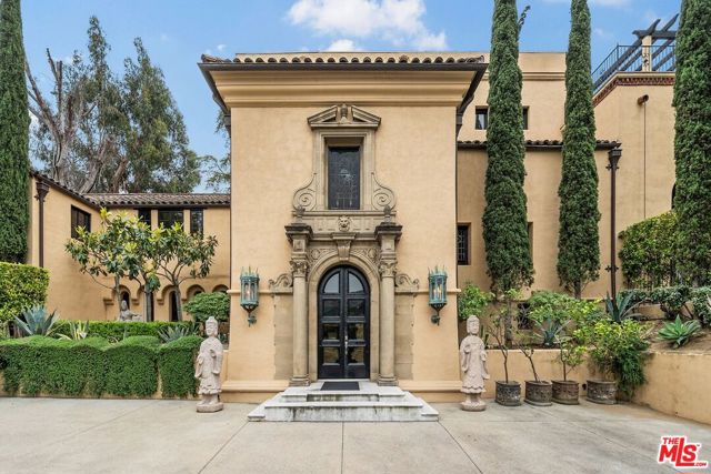 4320 Cedarhurst Circle, Los Angeles CA: https://media.crmls.org/mediaz/4e5fe2a6-ab6f-4290-9c07-9c301b76eac5.jpg