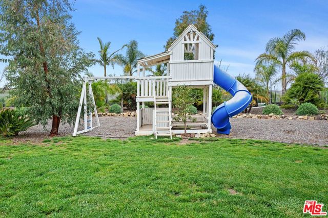 5105 Via El Cerro, Newbury Park CA: https://media.crmls.org/mediaz/4e5ffdfb-4d0c-4b02-9d63-66ffb99d64c1.jpg