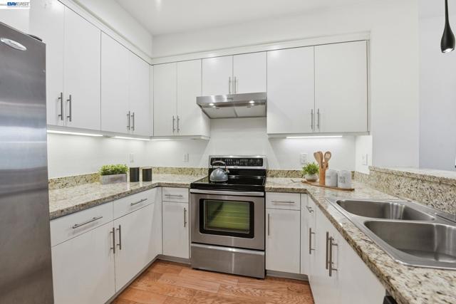 4463 Hyde Cmn, Fremont CA: https://media.crmls.org/mediaz/4e607162-fa39-4aa8-85e8-f90970ae5737.jpg