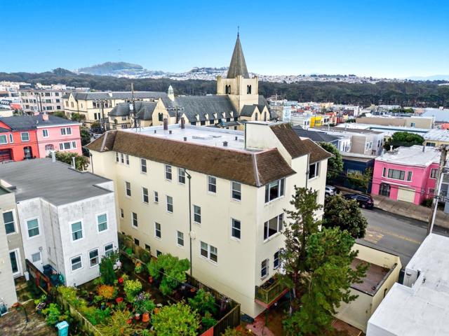 3900 Balboa Street, San Francisco CA: https://media.crmls.org/mediaz/4e60885e-4d26-4c40-a3f0-2c1137b1f458.jpg