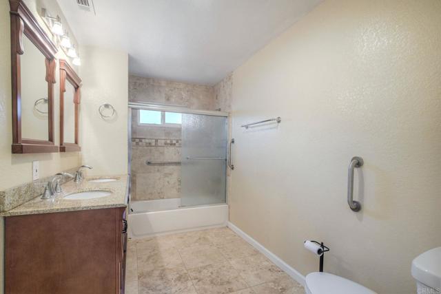 Detail Gallery Image 14 of 25 For 769 Magnolia Ave #B,  Carlsbad,  CA 92008 - 3 Beds | 2 Baths