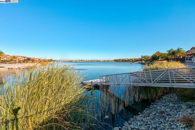 1440 Riva Trigoso Dr, Manteca CA: https://media.crmls.org/mediaz/4e61f3f0-1426-447d-874c-17d33952506c.jpg