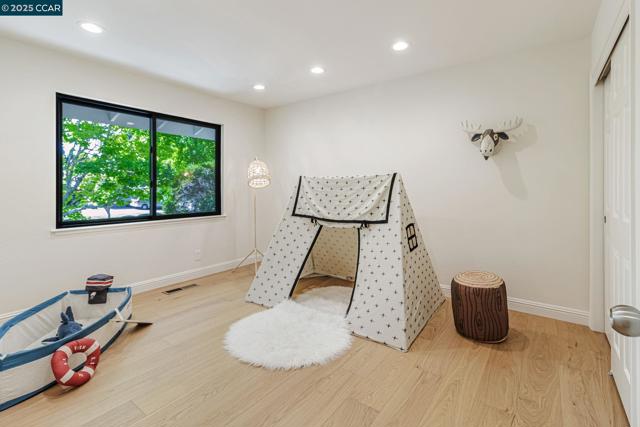 38 Sanders Ranch Rd, Moraga CA: https://media.crmls.org/mediaz/4e624c3a-4175-469d-a5fd-46643b76d730.jpg