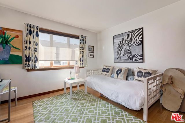 1405 Washington Avenue, Santa Monica CA: https://media.crmls.org/mediaz/4e62bc4c-38c5-4e58-8a3e-da151dc10df5.jpg