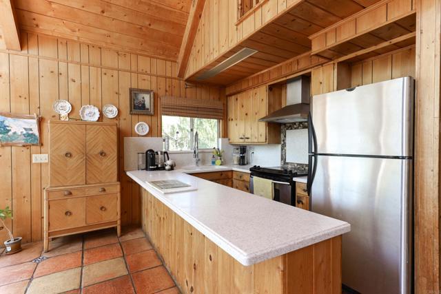 Image 9 of 75 For 2128 Salton View Dr