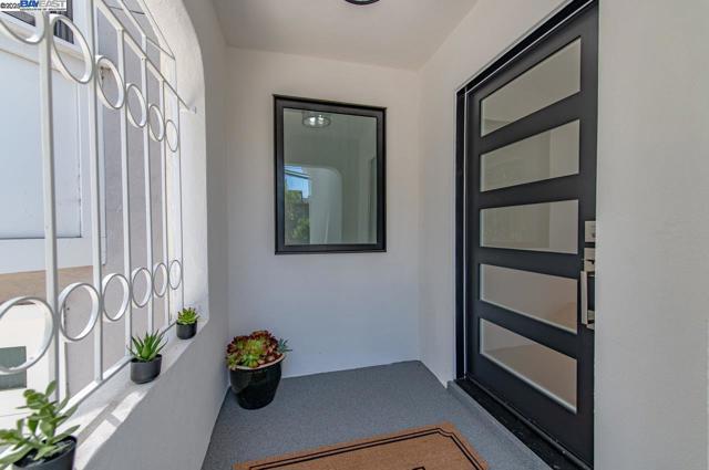 2356 15th St, San Francisco CA: https://media.crmls.org/mediaz/4e6366be-885e-4a4a-bc76-b0e1ac678b5c.jpg