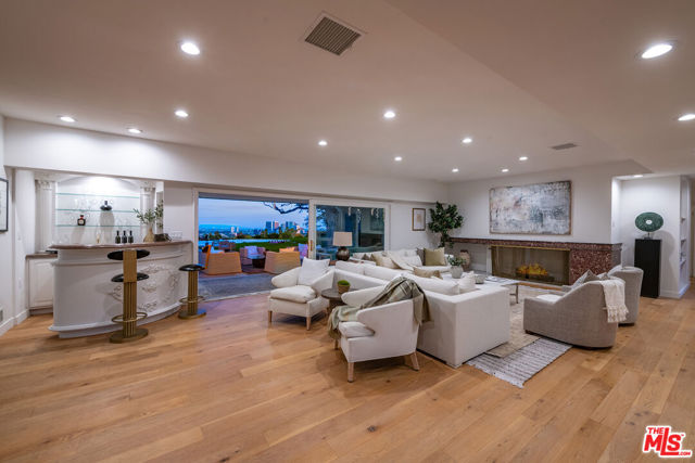 1177 Loma Linda Drive, Beverly Hills CA: https://media.crmls.org/mediaz/4e639f72-3830-4c27-a682-c37b02fedd11.jpg