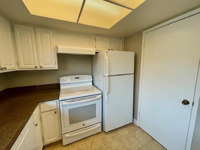 3 Comstock Queen Court, Mountain View CA: https://media.crmls.org/mediaz/4e63e439-8860-4347-97eb-5765406c69dc.jpg