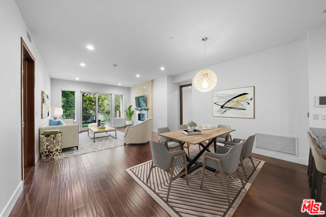 1318 Roxbury Drive, Los Angeles CA: https://media.crmls.org/mediaz/4e642b75-7fb3-4814-afea-348797284190.jpg