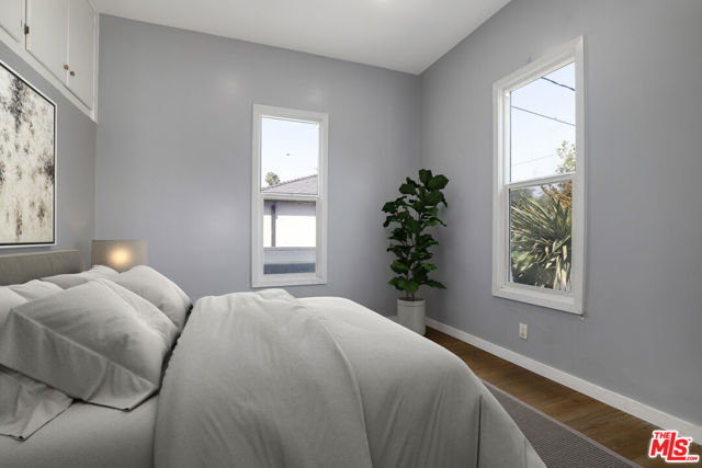319 Chestnut Avenue, Los Angeles CA: https://media.crmls.org/mediaz/4e6483a3-37ed-4986-a00f-9fabd45580bc.jpg