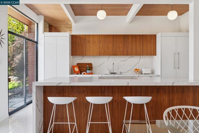 206 Santa Fe Dr, Walnut Creek CA: https://media.crmls.org/mediaz/4e64883b-7a4a-4ff7-a972-af79048b728a.jpg