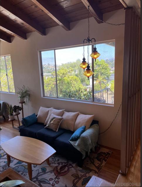 3958 Kenwood Dr, Spring Valley CA: https://media.crmls.org/mediaz/4e64c8cb-3a3f-43ee-8610-d449f7146889.jpg