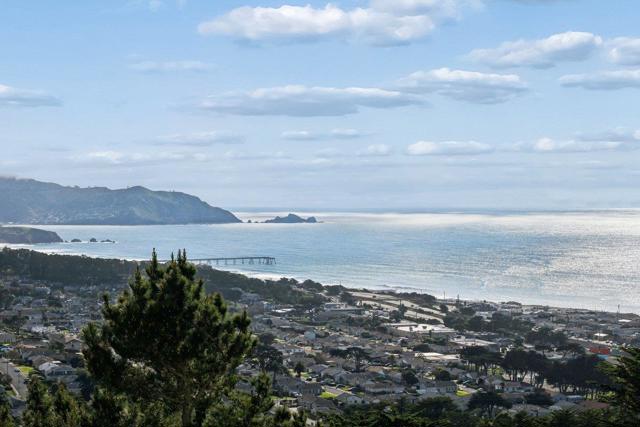 170 Beachview Avenue, Pacifica CA: https://media.crmls.org/mediaz/4e64db2d-7eaa-441b-8f8d-944249a2af34.jpg