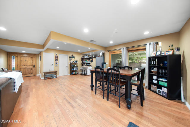 2719 Licia Place, Simi Valley CA: https://media.crmls.org/mediaz/4e658d3c-5ce7-4c33-bf47-3b9cc822a198.jpg