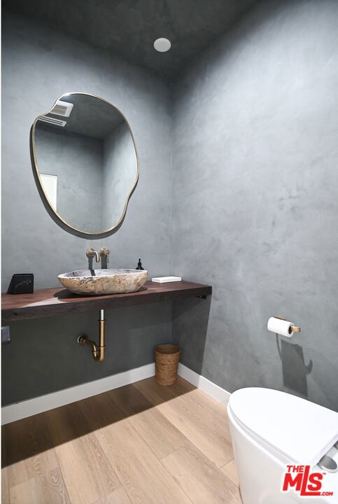 1430 Stearns Drive, Los Angeles CA: https://media.crmls.org/mediaz/4e65dcde-19ce-40b8-ae02-9fb10c3a4112.jpg