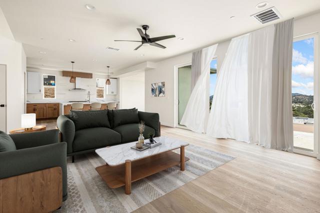 Detail Gallery Image 7 of 37 For 1535 Mount Glen, Escondido,  CA 92025 - 5 Beds | 4/1 Baths