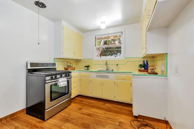 21 Otay Avenue, San Mateo CA: https://media.crmls.org/mediaz/4e671dc7-f9c1-4438-9846-a9c4236e28a8.jpg