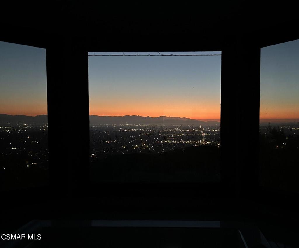 https://media.crmls.org/mediaz/4e67b1c1-6f0d-42a1-84a2-edb2ec212dfa.jpg?preset=X-Large