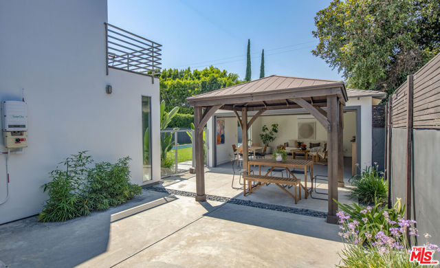 4947 Varna Avenue, Sherman Oaks CA: https://media.crmls.org/mediaz/4e67e878-e21c-4b1e-9733-3d2111d78e7b.jpg