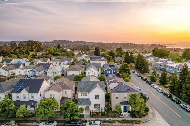 1165 Cottage Ln, Hercules CA: https://media.crmls.org/mediaz/4e689b39-8a6f-4bdc-93fd-487dcd2d3fc5.jpg