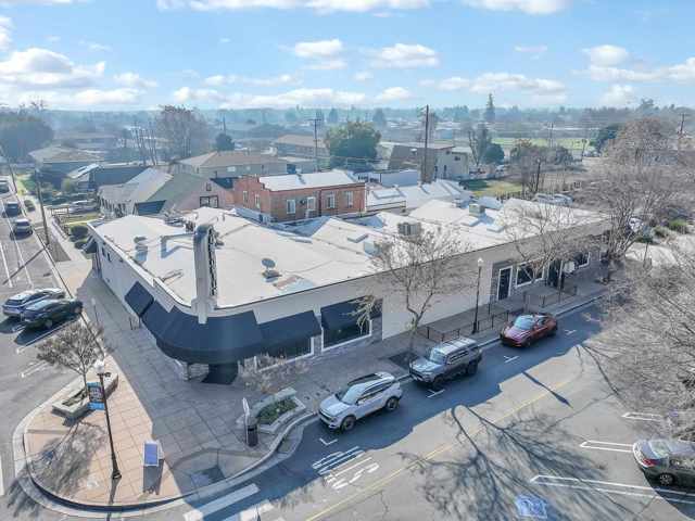 561 1St St, Brentwood CA: https://media.crmls.org/mediaz/4e68a2b6-d542-43fd-a6db-256e31e40443.jpg