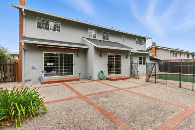 1675 Escalante Way, Burlingame CA: https://media.crmls.org/mediaz/4e68b3bc-9220-4657-a8e6-4b5e64c9e181.jpg