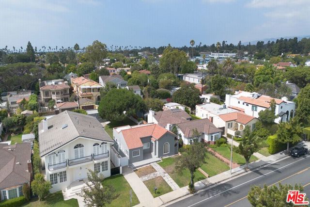 928 26th Street, Santa Monica CA: https://media.crmls.org/mediaz/4e68cc18-b7a0-4b8b-809f-6b6ba6be217a.jpg
