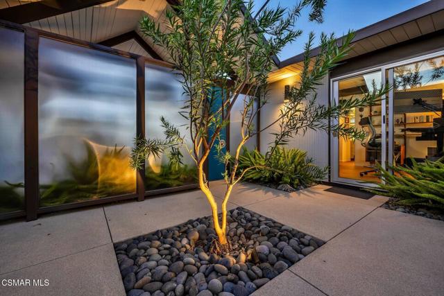 17148 Lisette Street, Granada Hills CA: https://media.crmls.org/mediaz/4e695457-9460-4407-8ead-370790899a58.jpg