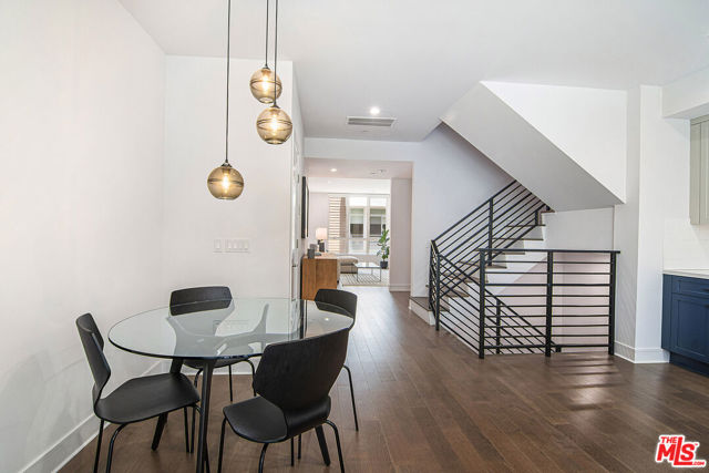 1400 N Fuller Avenue, Los Angeles CA: https://media.crmls.org/mediaz/4e6960d7-0187-4f62-94de-786e2edfa69d.jpg
