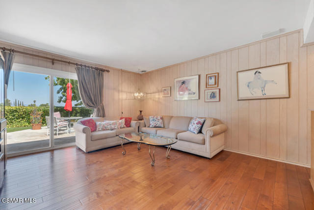 22485 Paul Revere Drive, Calabasas CA: https://media.crmls.org/mediaz/4e696278-fd1b-4368-a7ab-ee6617aa2982.jpg
