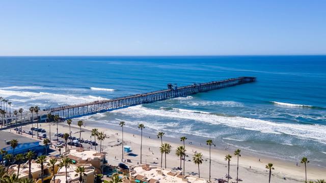 465 S Cleveland St, Oceanside CA: https://media.crmls.org/mediaz/4e69b389-c8c3-4656-a45d-57794e4e8538.jpg
