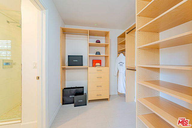 10611 Ashton Avenue, Los Angeles CA: https://media.crmls.org/mediaz/4e69f399-95f1-40df-88a5-fd4001845b9c.jpg