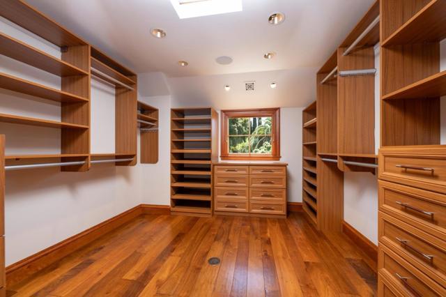 30 Drayton Road, Hillsborough CA: https://media.crmls.org/mediaz/4e6a0fd3-7eae-4edf-b507-d065adb416be.jpg