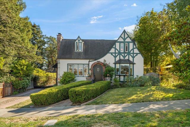 503 Van Ness Avenue, Santa Cruz CA: https://media.crmls.org/mediaz/4e6a22d1-dff1-4327-94a8-e72e2f4e4c74.jpg