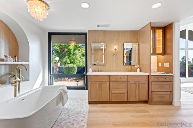 4911 Beaumont Dr, La Mesa CA: https://media.crmls.org/mediaz/4e6a64e9-9b9d-4619-b7eb-dd8083f239d4.jpg