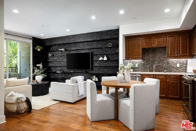 627 Deep Valley Drive, Rolling Hills Estates CA: https://media.crmls.org/mediaz/4e6b819d-5ed7-455f-97b1-9ade7ff61ab7.jpg